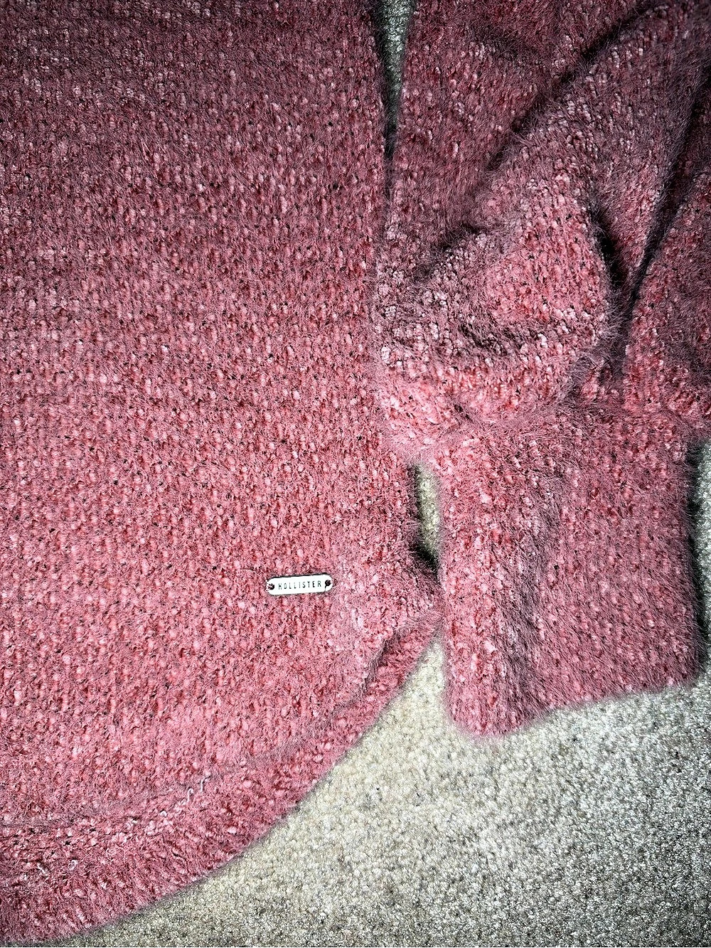 Hollister V-Neck Sweater in Pink Size Small Like New - Picture 4 of 4